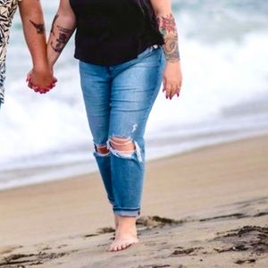 American Eagle Stretch Mom Jeans